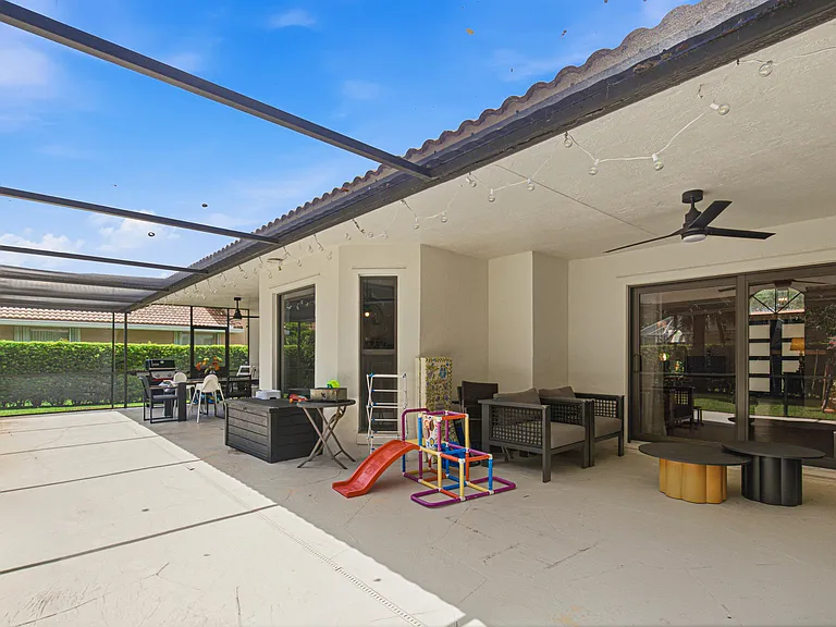 10027 NW 56th Ct — Photo 39