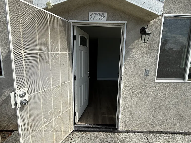 1729 W 84th Pl — Photo 1