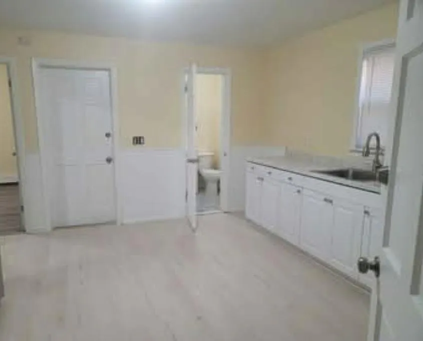 357 Poplar Street - 2nd Floor — Photo 1