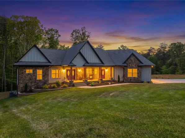 7351 Hidden View Dr, Oak Ridge, NC 27310