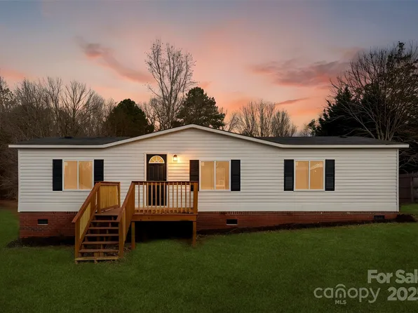 226 Muldoon Ln, Clover, SC 29710