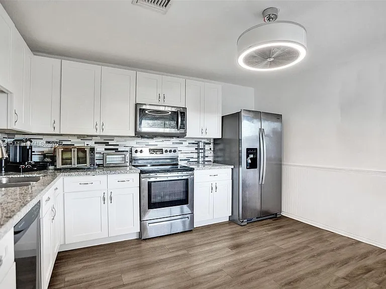1233 Hampton Blvd — Photo 6