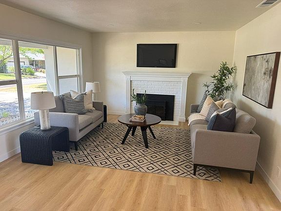 2nd image of 3127 Valencia Way