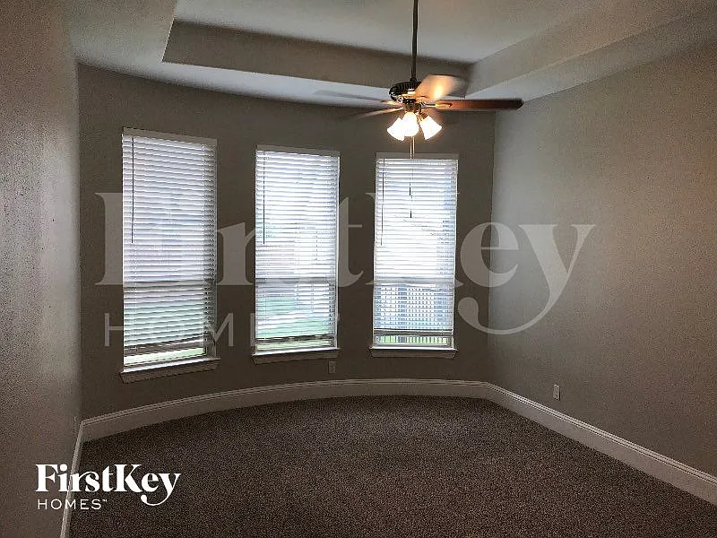 4 bed, 3.5 bath, 2861 sqft, $3,660 — Photo 4