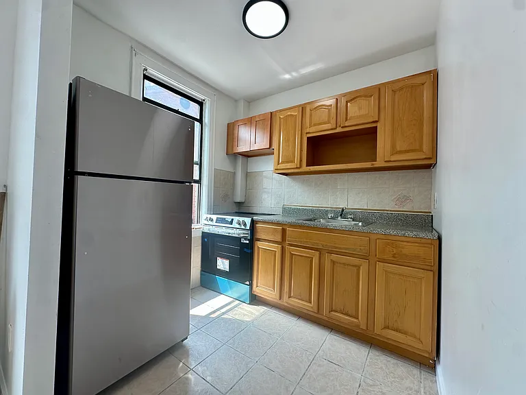 152 Graham Ave #2 — Photo 6