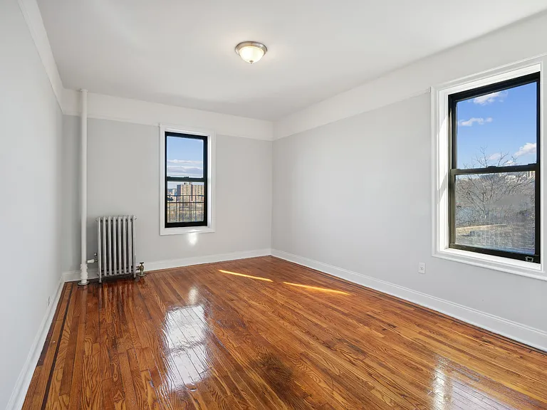 2175 Cedar Ave #11C — Photo 4