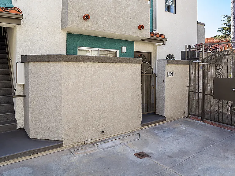 1216 S Corning St — Photo 23