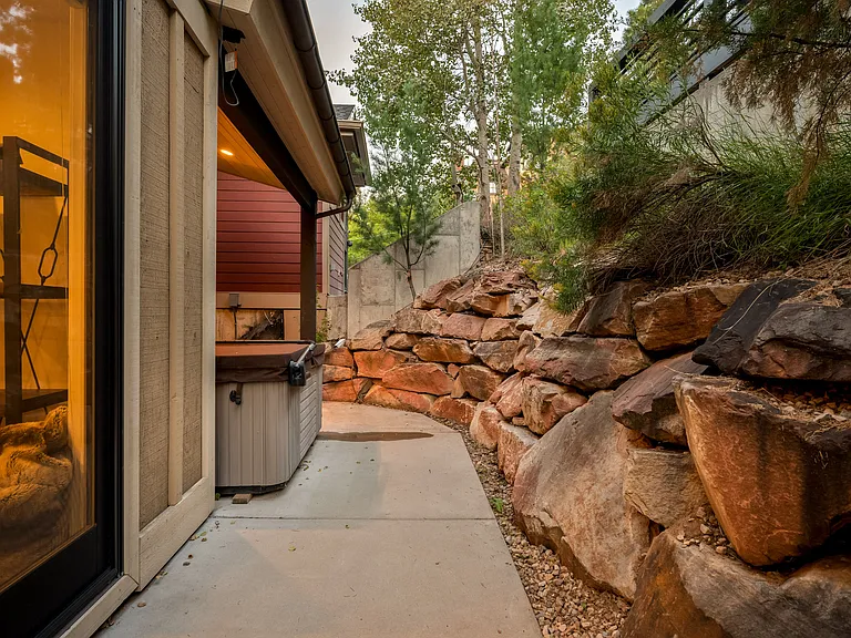 1183 Empire Ave — Photo 44