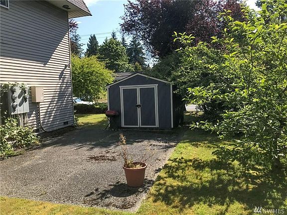 4th image of 6008 202nd St SW #B