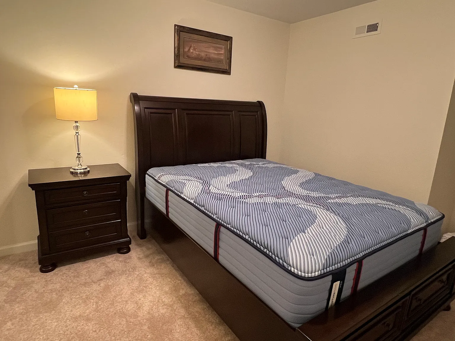 5 bed, 2400 sqft, $2,000 — Photo 2