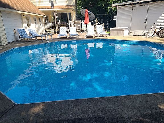 2nd image of 1340 Carlton Ct