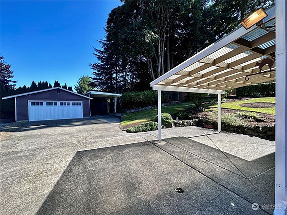 4th image of 3903 Palisades Place W