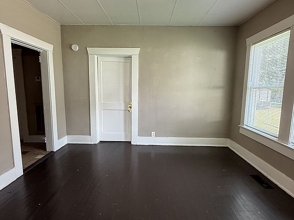 4th image of 5220 Court Q