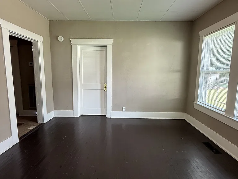 5220 Court Q — Photo 4