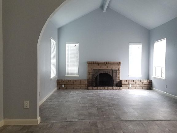 2nd image of 874 Diana Ave