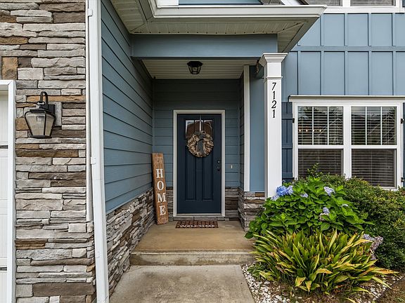 5th image of 7121 Carrington Ct