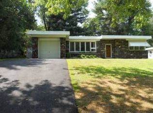 716 Martens Ln, Springfield, PA 19064