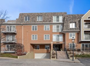 308 Happ Rd APT 205, Northfield, IL 60093