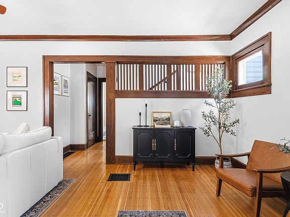 5th image of 4060 Broadway St