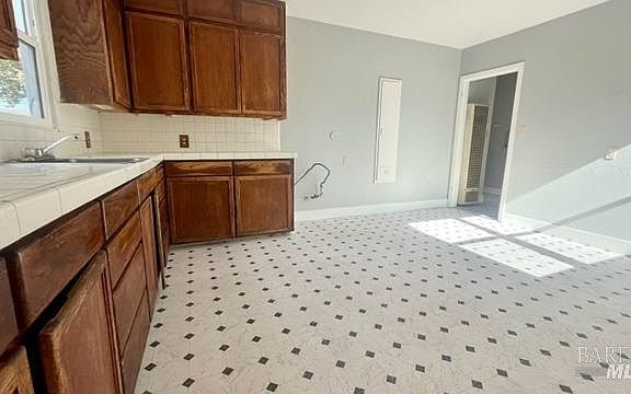 5th image of 548 Flower Avenue