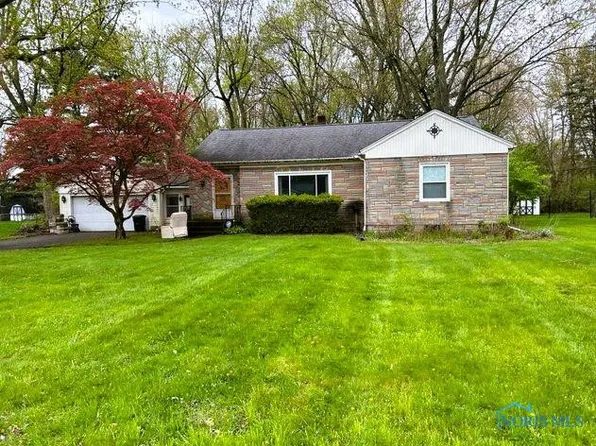 1232 Buchman Rd, Fremont, OH 43420