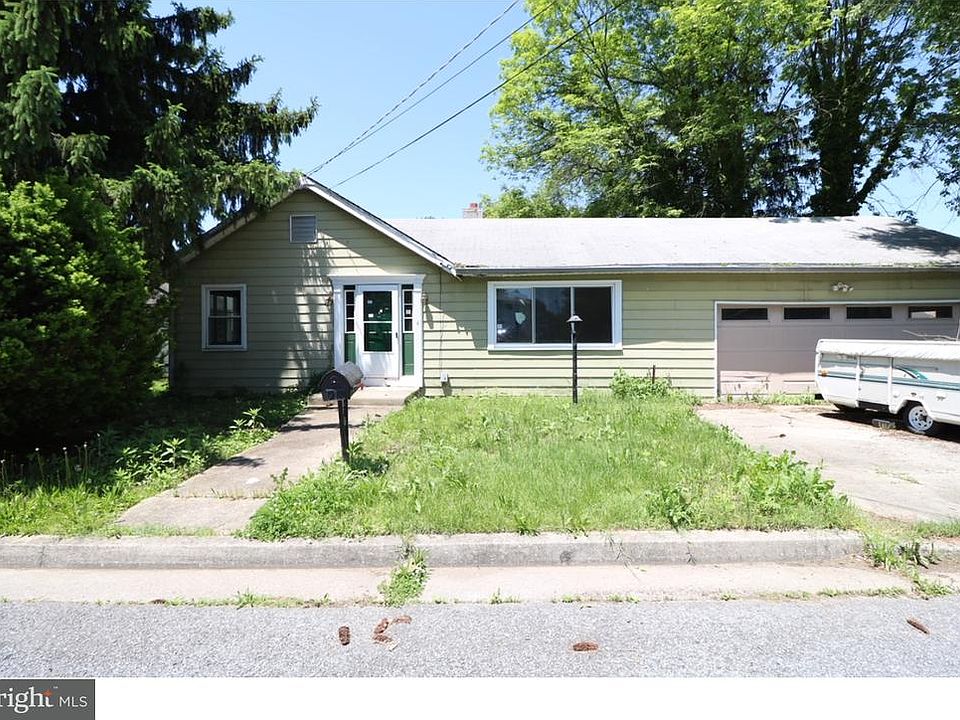 1st image of 7 Amherst Dr