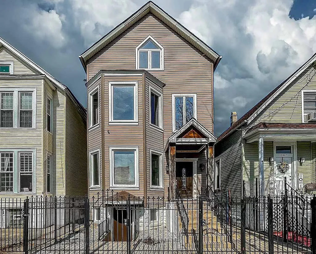 Drop Dead Gorgeous 2 Bed, 1 Bath at Armitage + McLean (Logan Square) — Photo 1