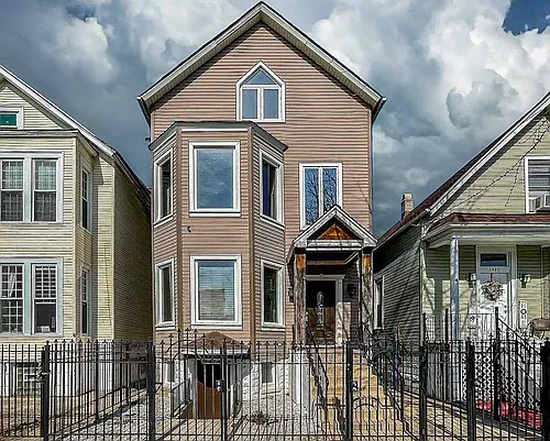 3422 W McLean Ave #3 Photo 1