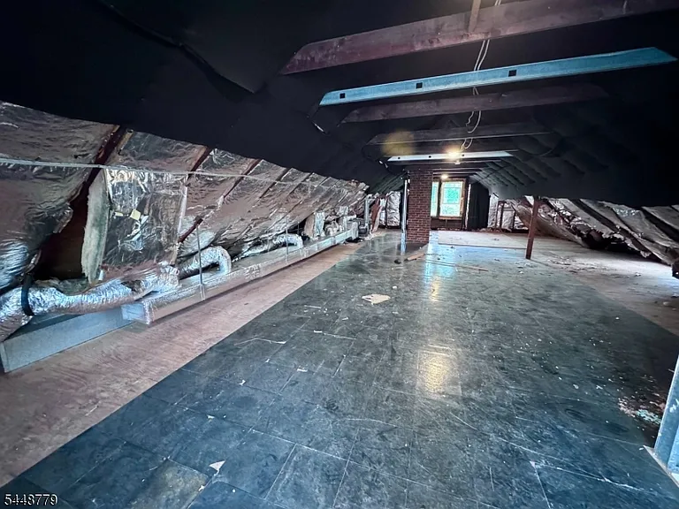 441 W Broad St — Photo 21