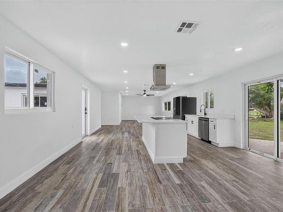 3rd image of 801 MARLIN DRIVE