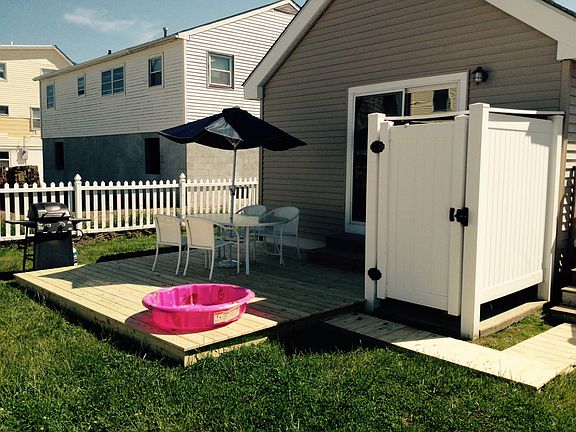 Deck & enclosed shower