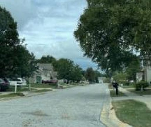 Exterior Neighborhood (street photo)