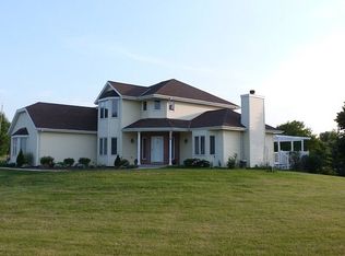 W236S4483 Whispering Hills Ct, Waukesha, WI 53189