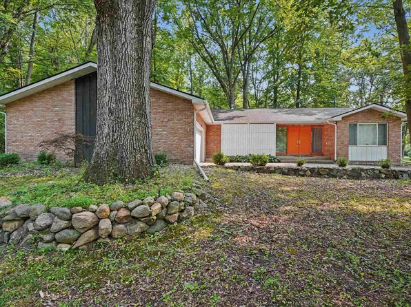 1380 E Oakwood Ter, Midland, MI 48640