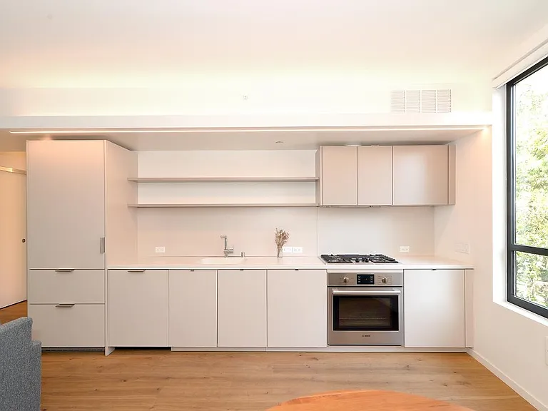 400 Grove St — Photo 3