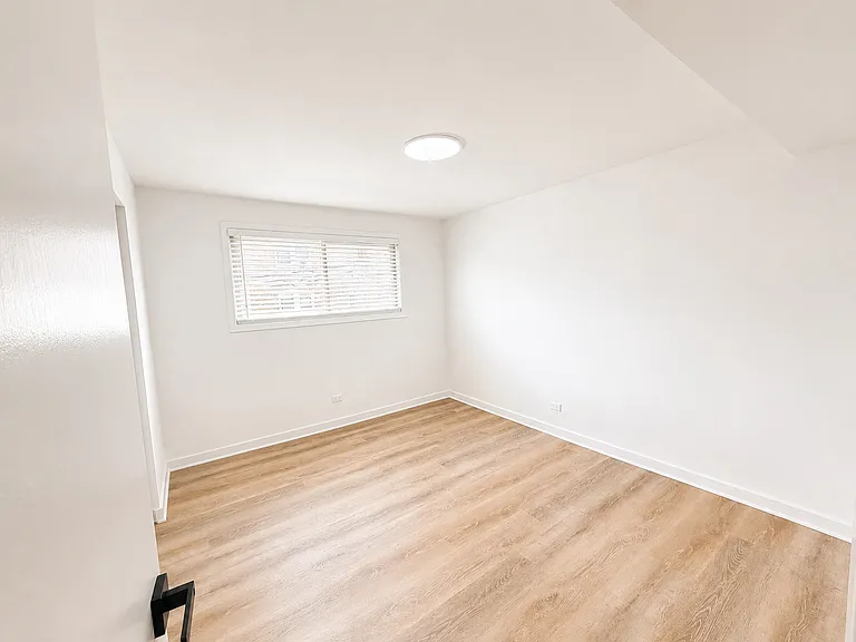 5819 W Higgins Ave #2D — Photo 17