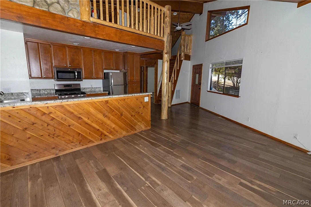 2 bed, 1.0 bath, 874 sqft, $1,800 — Photo 4
