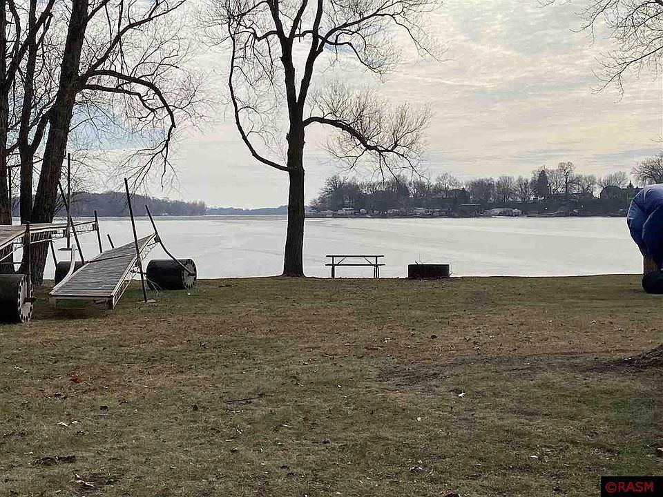 1st image of 412 Lakeshore Dr