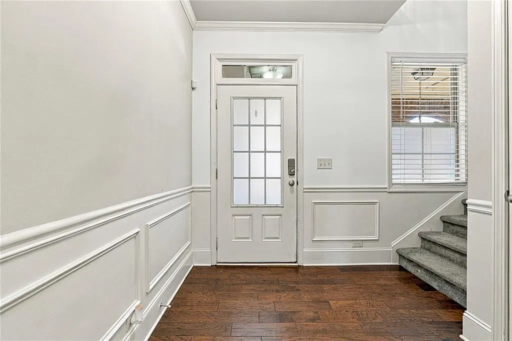 4 bed, 2.5 bath, 2758 sqft, $2,800 — Photo 2