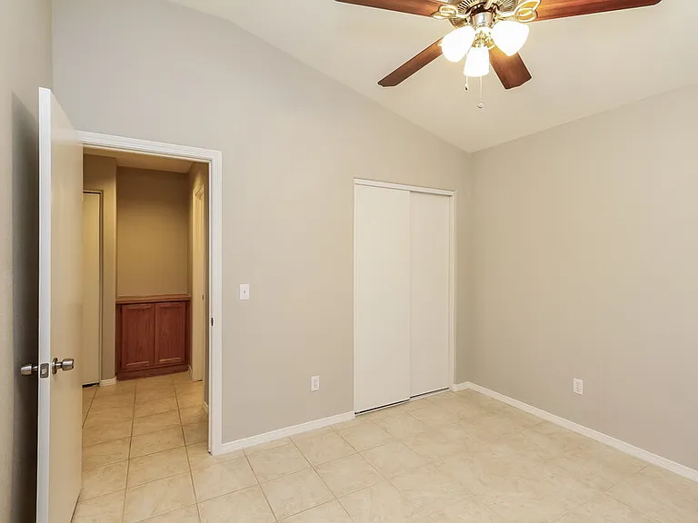 5560 Merriweather Dr — Photo 10