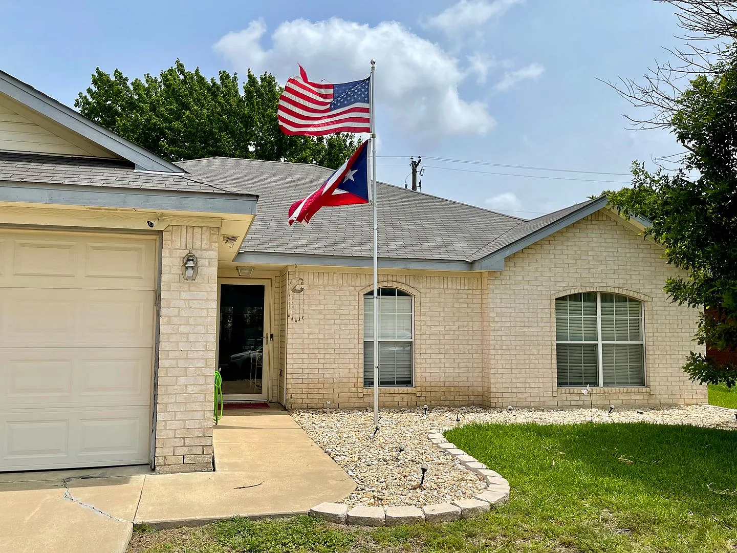 Location, Location, Location, Plus Bonus Room off the Primary Bedroom, 2 Fulls Baths, 2 Car Garag... — Photo 2