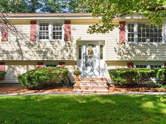 3rd image of 41 Buckingham Dr