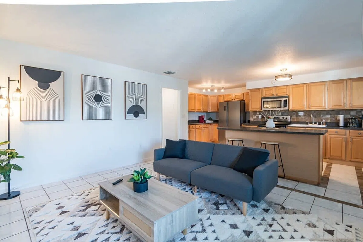 1 bed, 1.0 bath, 592 sqft, $2,312 — Photo 2