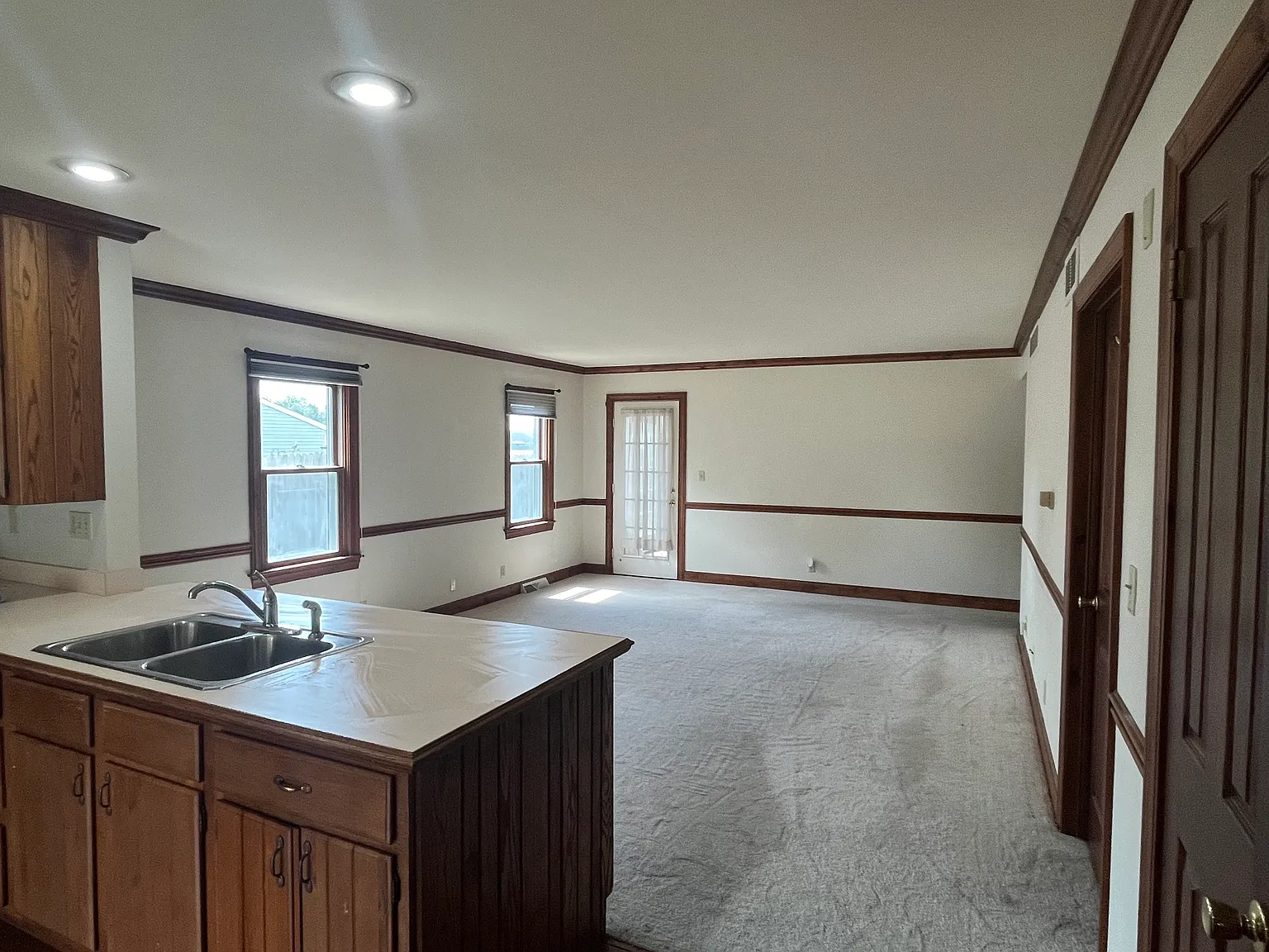 867 Arrowhead Dr — Photo 3