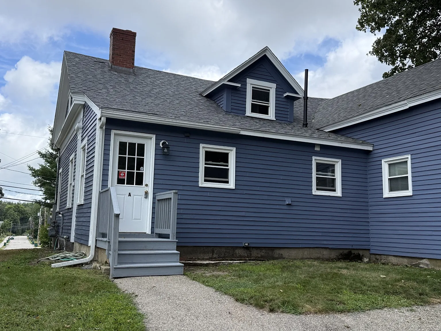 3 bed, 1.5 bath, 1400 sqft, $2,100 — Photo 2