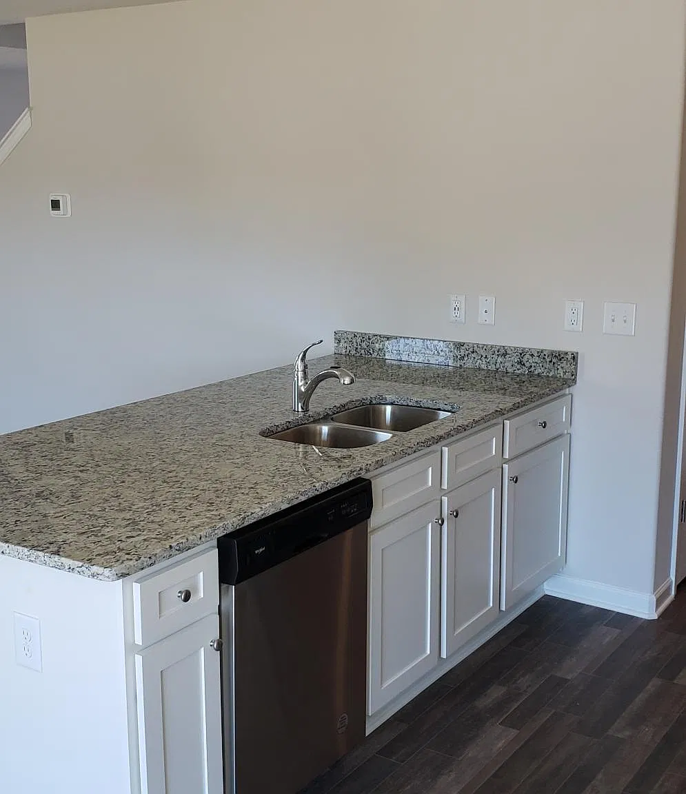 3 bed, 2.5 bath, 1915 sqft, $1,995 — Photo 4