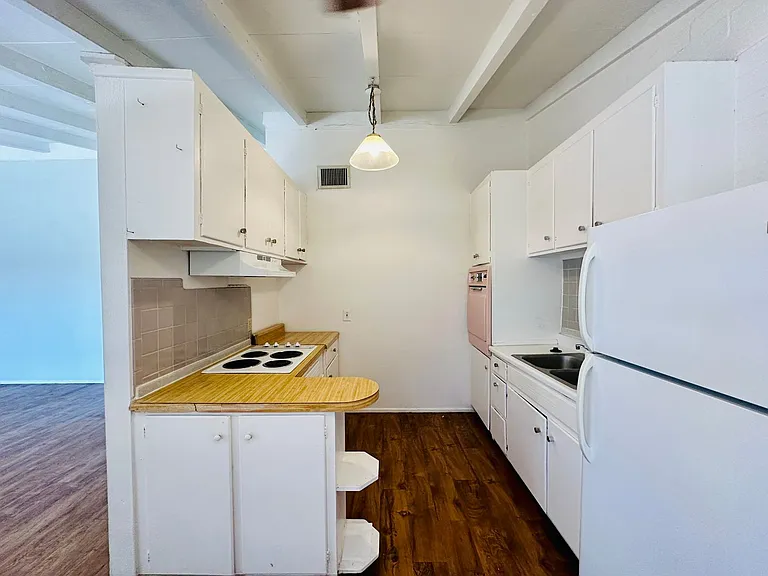 Swan Court Apartments - 1 and 2 Bedroom Homes! — Photo 12