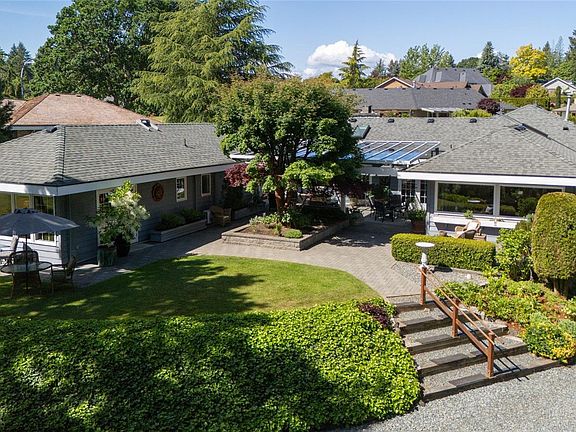 4th image of 2221 Tarn Pl