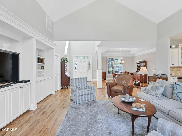 2746 Oak Forest Dr — Photo 14