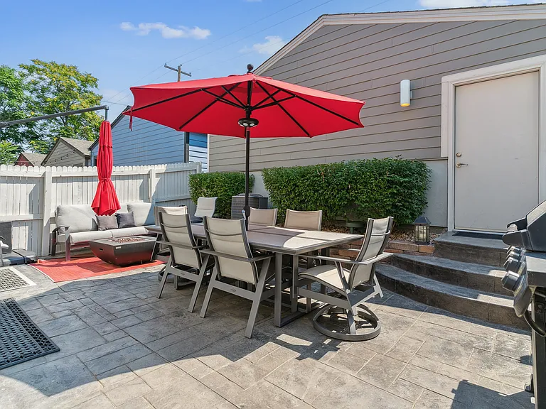 2428 N Clarkson St — Photo 37